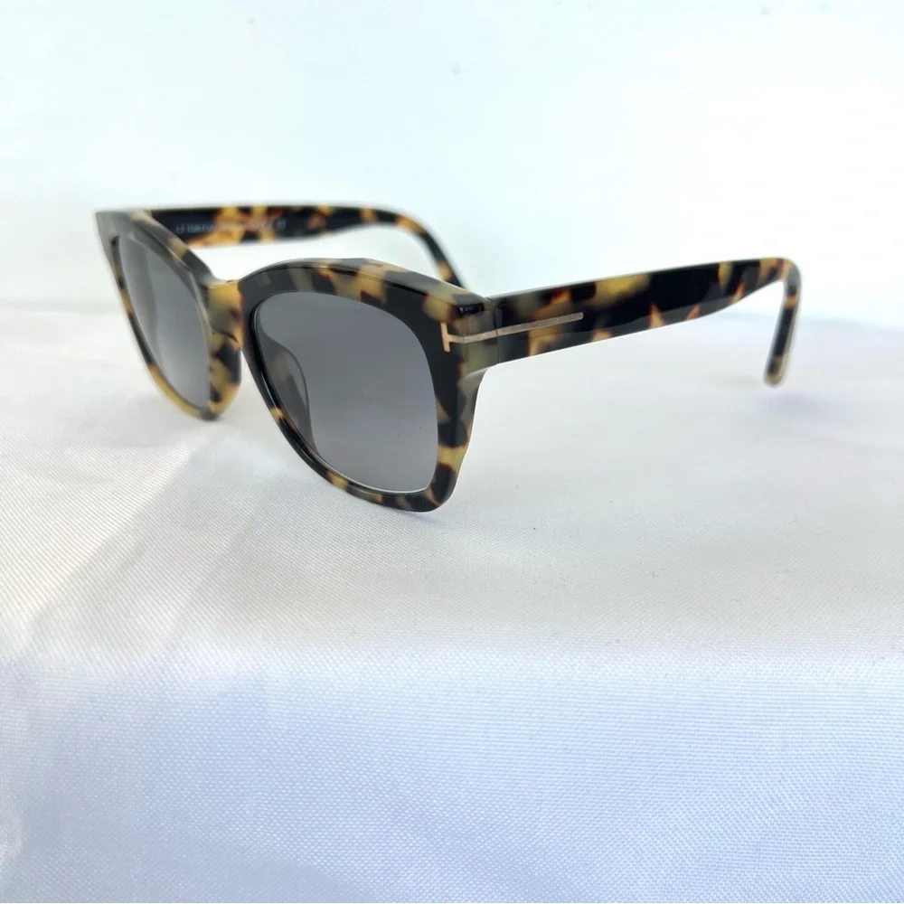 TOM FORD Italy TF614 Lauren-02 Gray Gradient Lenses Tortoise Frame Sunglasses